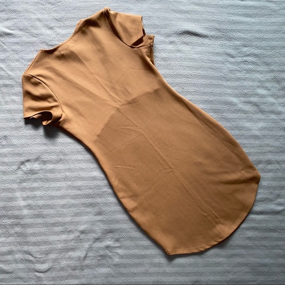 Deep V mini dress - Picture 2 of 3